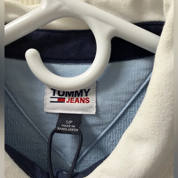 💙 𝐓𝐨𝐦𝐦𝐲 𝐇𝐢𝐥𝐟𝐢𝐠𝐞𝐫 𝐂𝐫𝐨𝐩𝐩𝐞𝐝 𝐏𝐨𝐥𝐨 - Picture 2 of 3